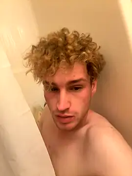 Snapshot of CreamyAustin chatting on 7, 11, 2025 CreamyAustin online show from 7, 11, 2025