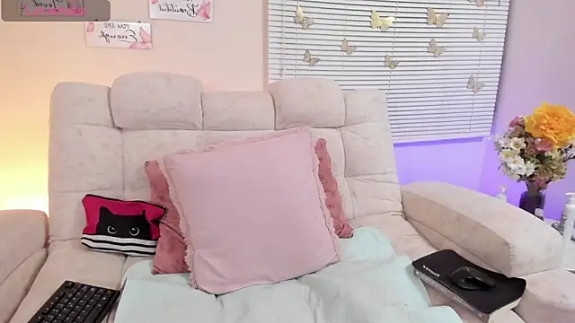 Snapshot of saracrowe chatting on 14, 3, 2025 saracrowe online show from 14, 3, 2025