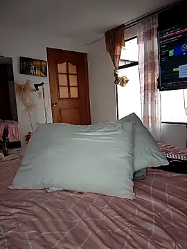 manuela star online show from 9, 10, 2025