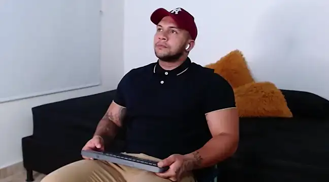 Snapshot of frank_myles chatting on 19, 2, 2025 frank myles online show from 19, 2, 2025