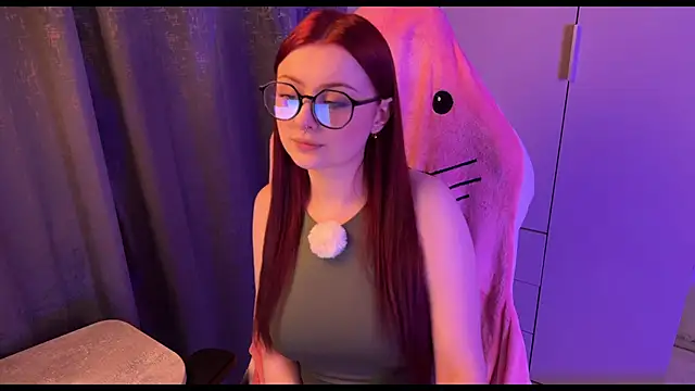 Snapshot of RozieRose chatting on 5, 11, 2025 RozieRose online show from 5, 11, 2025