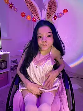 MiniSophiaa online show from 4, 4, 2026