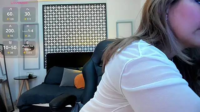 Snapshot of Melanie_silver_ chatting on 11, 11, 2025 Melanie silver online show from 11, 11, 2025