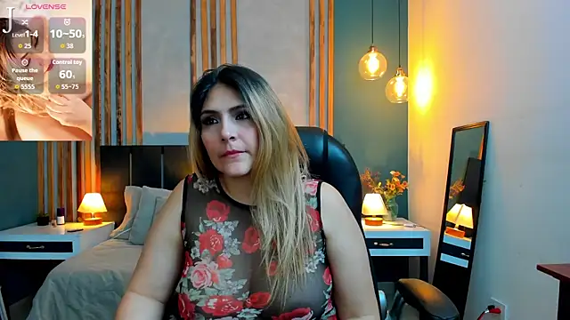 Snapshot of Melanie_silver_ chatting on 3, 6, 2026 Melanie silver online show from 3, 6, 2026
