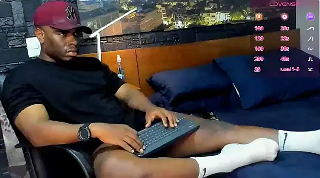 Snapshot of thomas_santtos1 chatting on 18, 2, 2025 thomas santtos1 online show from 18, 2, 2025