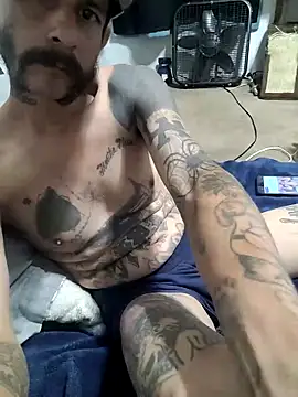 Snapshot of LongDickZee562 chatting on 20, 10, 2025 LongDickZee562 online show from 20, 10, 2025