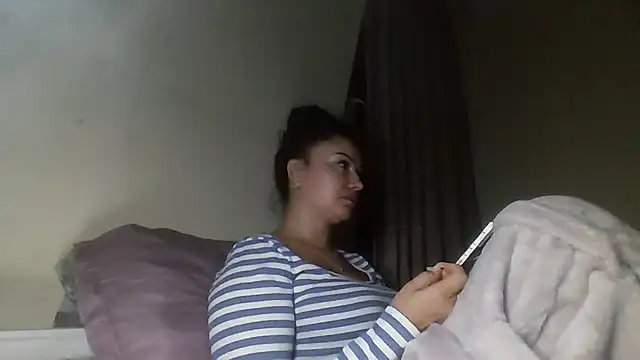 Snapshot of Linusya chatting on 14, 10, 2025 Linusya online show from 14, 10, 2025