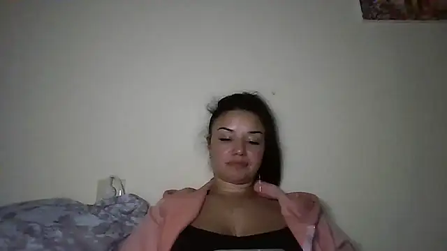 Snapshot of Linusya chatting on 7, 11, 2025 Linusya online show from 7, 11, 2025