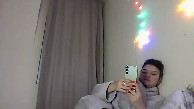 Snapshot of Linusya chatting on 14, 12, 2025 Linusya online show from 14, 12, 2025