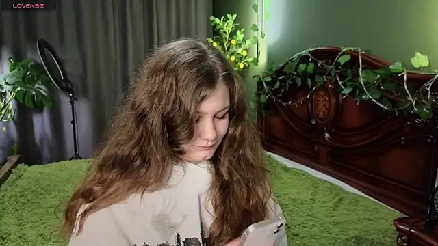 Snapshot of Charlotte_wow chatting on 5, 1, 2025 Charlotte wow online show from 5, 1, 2025