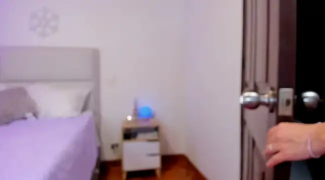 Snapshot of tierra_n chatting on 7, 12, 2024 tierra n online show from 7, 12, 2024