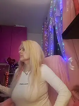 Snapshot of Angeldevilus chatting on 12, 3, 2025 Angeldevilus online show from 12, 3, 2025