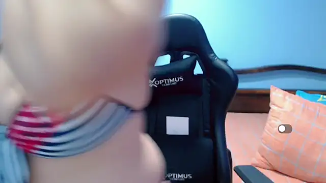 Lily Benet1 online show from 8, 11, 2025