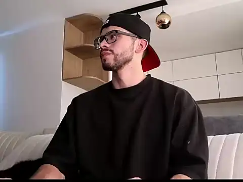 Snapshot of Phantom_Bigger1 chatting on 19, 12, 2025 Phantom Bigger1 online show from 19, 12, 2025