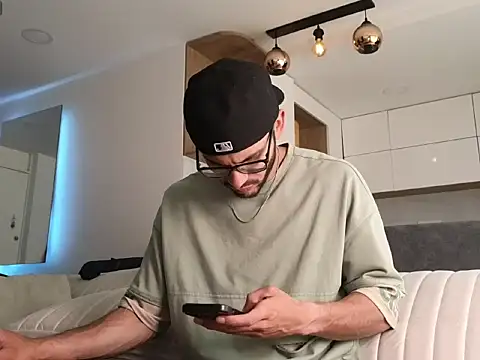 Snapshot of Phantom_Bigger1 chatting on 7, 1, 2026 Phantom Bigger1 online show from 7, 1, 2026