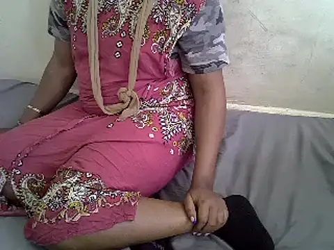 Snapshot of Crystal__Gee chatting on 6, 3, 2025 Crystal  Gee online show from 6, 3, 2025