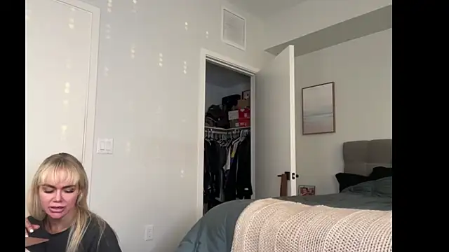 ElenaErickson online show from 12, 4, 2026