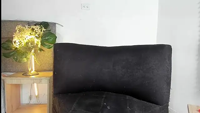 Snapshot of tom_colinn chatting on 13, 10, 2025 tom colinn online show from 13, 10, 2025