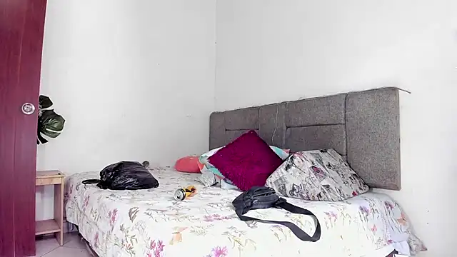 Snapshot of tom_colinn chatting on 28, 10, 2025 tom colinn online show from 28, 10, 2025