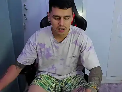 Snapshot of E_Moon chatting on 7, 10, 2025 E Moon online show from 7, 10, 2025