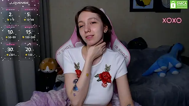 Snapshot of LeahGottty chatting on 12, 1, 2025 LeahGottty online show from 12, 1, 2025