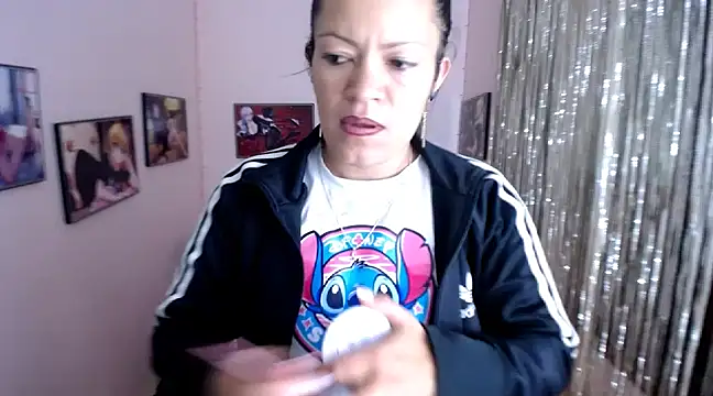 Cristal w online show from 4, 3, 2025