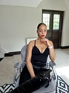 QueenTricks1 online show from 10, 4, 2026