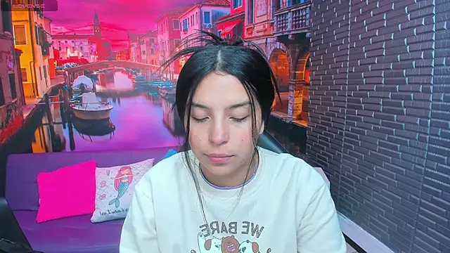 Snapshot of Small_naughty_ chatting on 4, 2, 2026 Small naughty online show from 4, 2, 2026