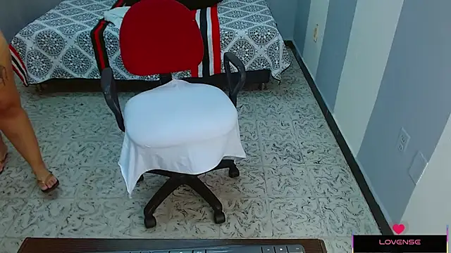 Snapshot of Hazel_donna chatting on 8, 2, 2025 Hazel donna online show from 8, 2, 2025