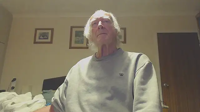 Snapshot of WaverlyKernow chatting on 31, 12, 2024 WaverlyKernow online show from 31, 12, 2024