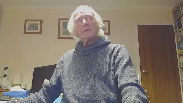 Snapshot of WaverlyKernow chatting on 12, 1, 2025 WaverlyKernow online show from 12, 1, 2025