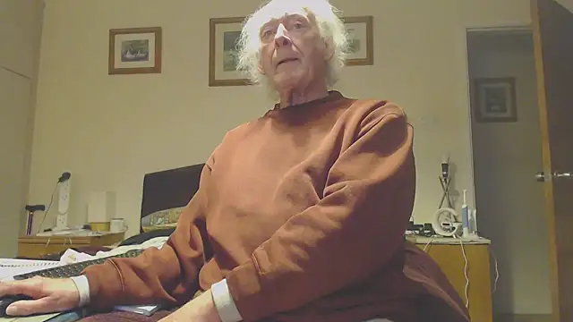 Snapshot of WaverlyKernow chatting on 10, 2, 2025 WaverlyKernow online show from 10, 2, 2025