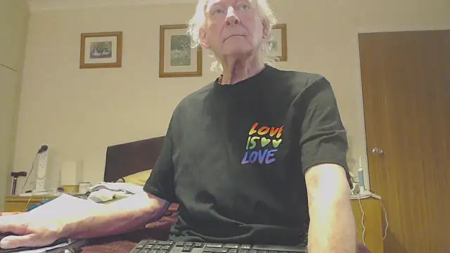 Snapshot of WaverlyKernow chatting on 14, 2, 2025 WaverlyKernow online show from 14, 2, 2025