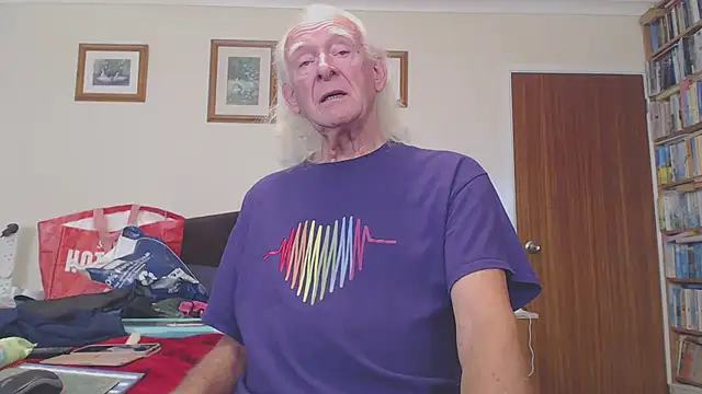 Snapshot of WaverlyKernow chatting on 30, 9, 2025 WaverlyKernow online show from 30, 9, 2025