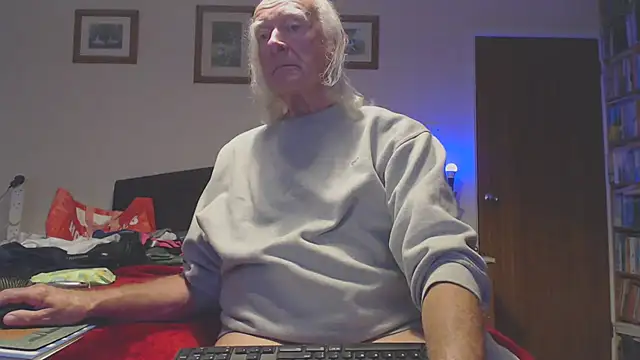 Snapshot of WaverlyKernow chatting on 3, 10, 2025 WaverlyKernow online show from 3, 10, 2025