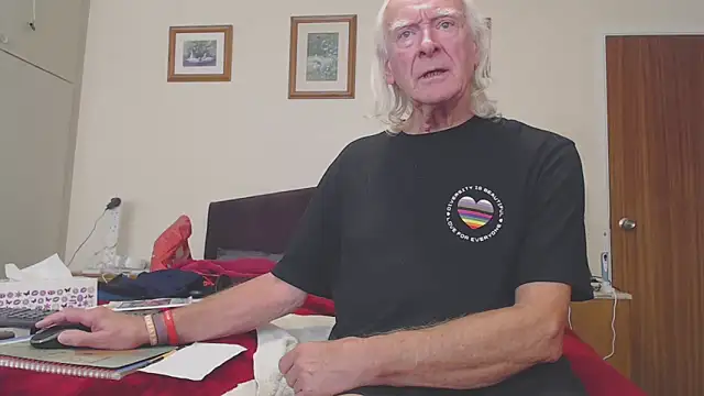 Snapshot of WaverlyKernow chatting on 11, 10, 2025 WaverlyKernow online show from 11, 10, 2025