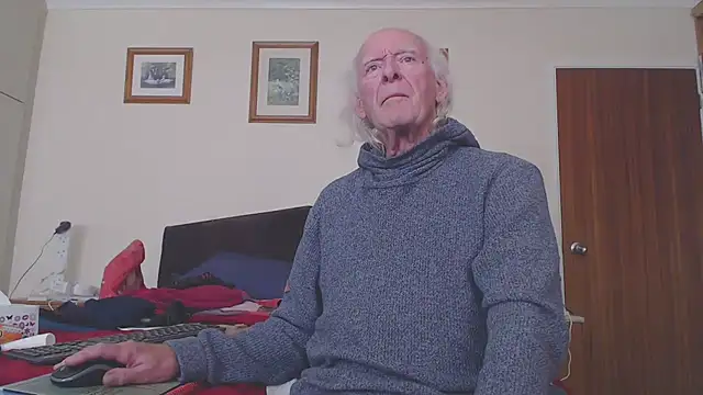 Snapshot of WaverlyKernow chatting on 12, 10, 2025 WaverlyKernow online show from 12, 10, 2025