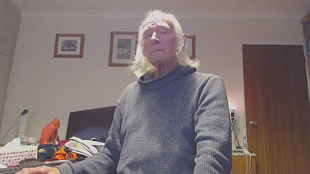 Snapshot of WaverlyKernow chatting on 15, 10, 2025 WaverlyKernow online show from 15, 10, 2025