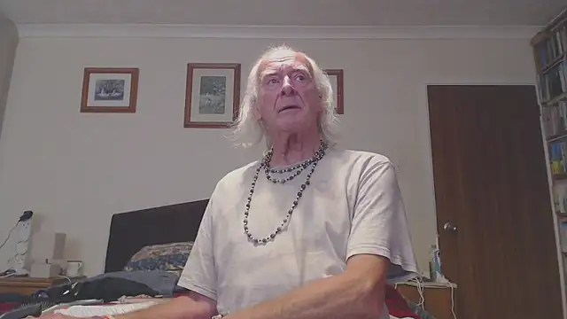 Snapshot of WaverlyKernow chatting on 25, 10, 2025 WaverlyKernow online show from 25, 10, 2025