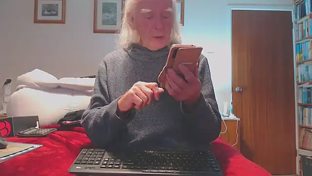 Snapshot of WaverlyKernow chatting on 29, 10, 2025 WaverlyKernow online show from 29, 10, 2025