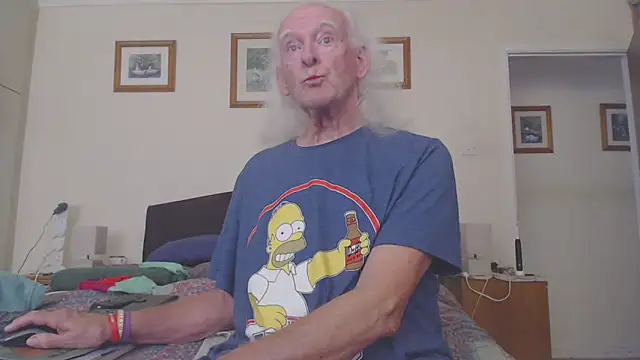 Snapshot of WaverlyKernow chatting on 21, 4, 2026 WaverlyKernow online show from 21, 4, 2026