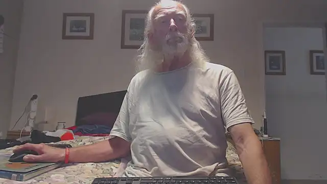 Snapshot of WaverlyKernow chatting on 24, 5, 2026 WaverlyKernow online show from 24, 5, 2026