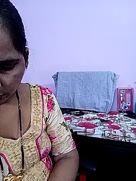 Snapshot of reemacouple007 chatting on 4, 7, 2026 reemacouple007 online show from 4, 7, 2026