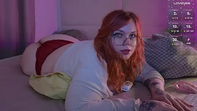 Snapshot of Tara_Renn chatting on 8, 9, 2025 Tara Renn online show from 8, 9, 2025