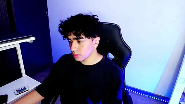  nickconnor01 online show from 11, 2, 2025