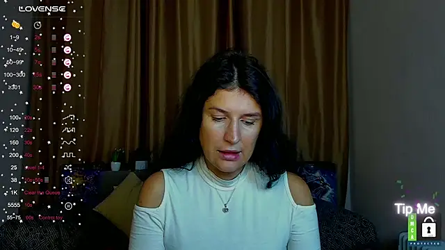 Alianna Solo Kisses online show from 8, 1, 2026