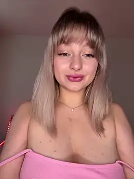 Snapshot of Blonde20 chatting on 8, 1, 2025 Blonde20 online show from 8, 1, 2025