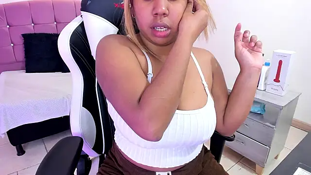 Lizzie Williams  online show from 10, 4, 2026