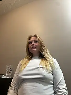 Snapshot of PhatAssBlond chatting on 15, 12, 2024 PhatAssBlond online show from 15, 12, 2024