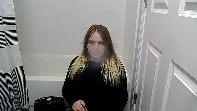 Snapshot of PhatAssBlond chatting on 21, 12, 2024 PhatAssBlond online show from 21, 12, 2024